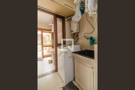 Casa de condomínio à venda com 331m², 3 quartos e 4 vagas Casa de condomínio à venda com 331m², 3 quartos e 4 vagasÁrea de serviço