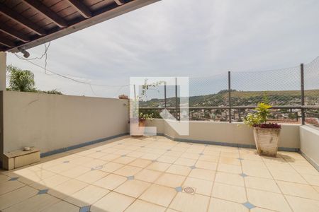 Casa de condomínio à venda com 331m², 3 quartos e 4 vagas Casa de condomínio à venda com 331m², 3 quartos e 4 vagasCobertura
