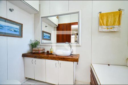 Apartamento à venda com 150m², 2 quartos e 2 vagas Apartamento à venda com 150m², 2 quartos e 2 vagasBanheiro