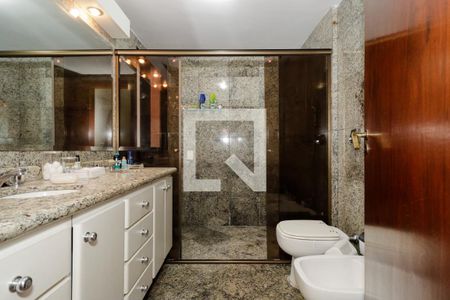 Apartamento à venda com 198m², 4 quartos e 4 vagasBanheiro da Suíte 1