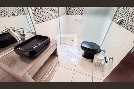 Casa à venda com 175m², 3 quartos e 2 vagas Casa à venda com 175m², 3 quartos e 2 vagasBanheiro