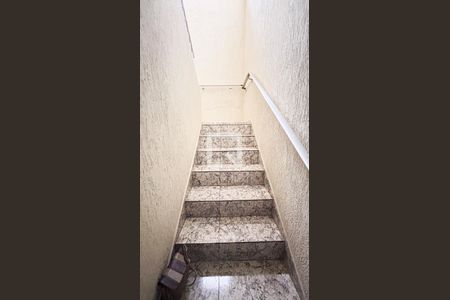 Casa à venda com 175m², 3 quartos e 2 vagas Casa à venda com 175m², 3 quartos e 2 vagasEscada