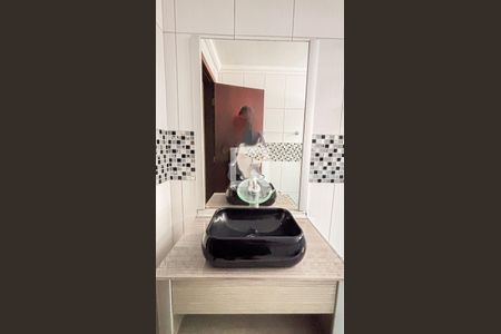 Casa à venda com 175m², 3 quartos e 2 vagas Casa à venda com 175m², 3 quartos e 2 vagasBanheiro