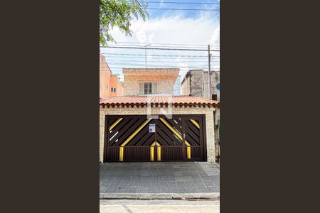Casa à venda com 175m², 3 quartos e 2 vagas Casa à venda com 175m², 3 quartos e 2 vagasFachada