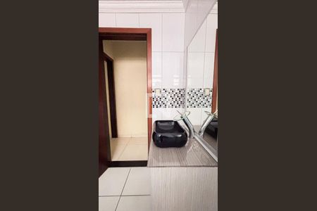 Casa à venda com 175m², 3 quartos e 2 vagas Casa à venda com 175m², 3 quartos e 2 vagasBanheiro