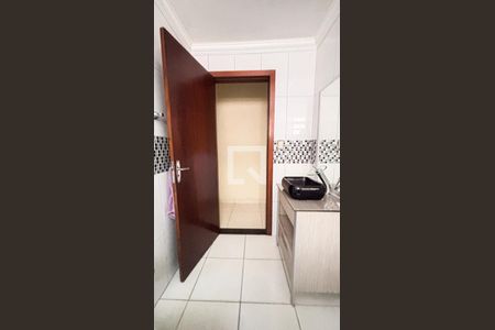 Casa à venda com 175m², 3 quartos e 2 vagas Casa à venda com 175m², 3 quartos e 2 vagasBanheiro