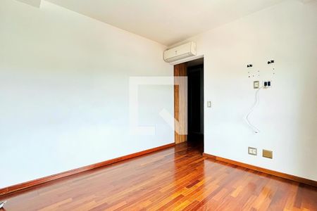 Apartamento à venda com 194m², 4 quartos e 3 vagas Apartamento à venda com 194m², 4 quartos e 3 vagasSuíte 2