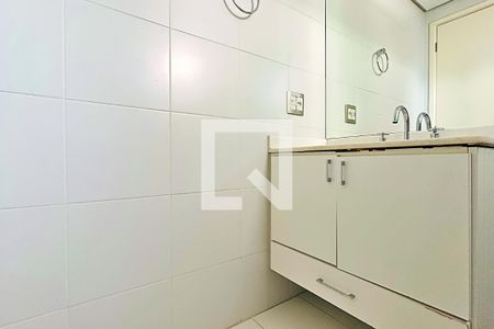 Apartamento à venda com 194m², 4 quartos e 3 vagas Apartamento à venda com 194m², 4 quartos e 3 vagasBanheiro da Suíte 1