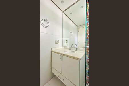 Apartamento à venda com 194m², 4 quartos e 3 vagas Apartamento à venda com 194m², 4 quartos e 3 vagasBanheiro da Suíte 1