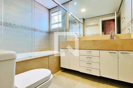 Apartamento à venda com 194m², 4 quartos e 3 vagas Apartamento à venda com 194m², 4 quartos e 3 vagasBanheiro da Suíte 2