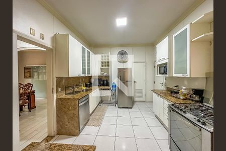 Apartamento para alugar com 189m², 4 quartos e 1 vaga Apartamento para alugar com 189m², 4 quartos e 1 vagaCozinha