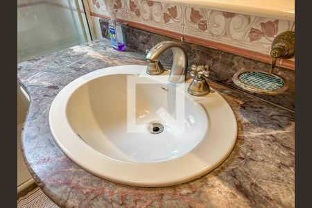 Apartamento para alugar com 189m², 4 quartos e 1 vaga Apartamento para alugar com 189m², 4 quartos e 1 vagaBanheiro/Suíte