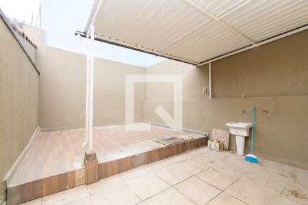 Casa à venda com 159m², 3 quartos e 3 vagas Casa à venda com 159m², 3 quartos e 3 vagasÁrea externa