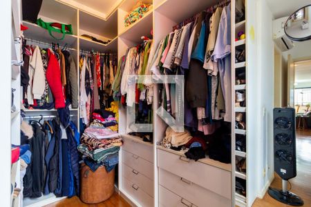 Apartamento à venda com 140m², 3 quartos e 2 vagasCloset - Suíte