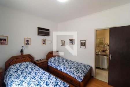 Casa à venda com 400m², 4 quartos e 2 vagas Casa à venda com 400m², 4 quartos e 2 vagasSuíte