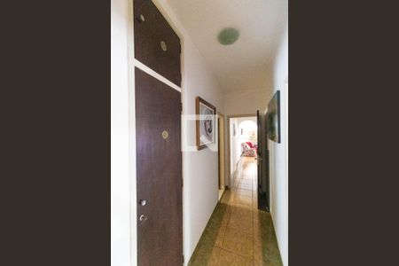 Casa à venda com 400m², 4 quartos e 2 vagas Casa à venda com 400m², 4 quartos e 2 vagasCorredor