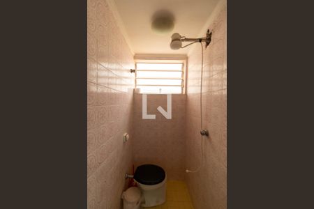 Casa à venda com 400m², 4 quartos e 2 vagas Casa à venda com 400m², 4 quartos e 2 vagasBanheiro de serviço