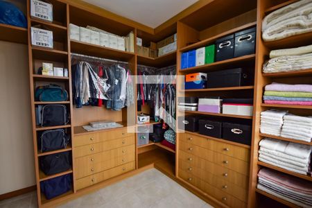 Apartamento à venda com 200m², 4 quartos e 3 vagas Apartamento à venda com 200m², 4 quartos e 3 vagasCloset do Quarto 3 - Suíte Master