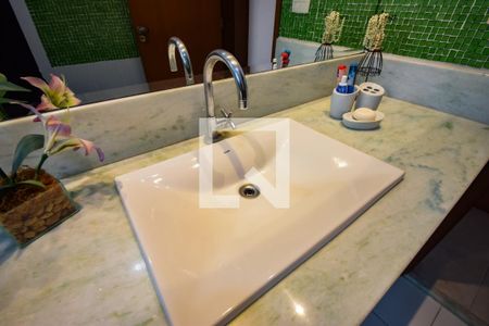 Apartamento à venda com 200m², 4 quartos e 3 vagas Apartamento à venda com 200m², 4 quartos e 3 vagasBanheiro do Quarto 2 - Suíte