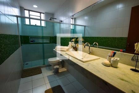 Apartamento à venda com 200m², 4 quartos e 3 vagas Apartamento à venda com 200m², 4 quartos e 3 vagasBanheiro do Quarto 2 - Suíte