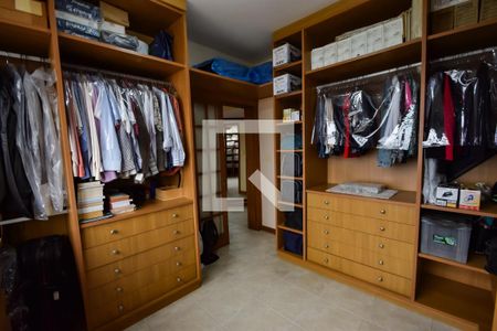 Apartamento à venda com 200m², 4 quartos e 3 vagas Apartamento à venda com 200m², 4 quartos e 3 vagasCloset do Quarto 3 - Suíte Master