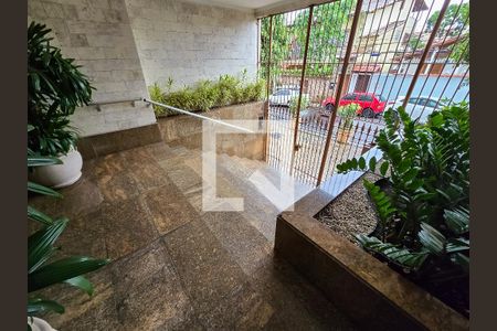 Apartamento à venda com 200m², 4 quartos e 3 vagas Apartamento à venda com 200m², 4 quartos e 3 vagasHall de entrada