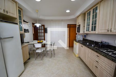 Apartamento à venda com 200m², 4 quartos e 3 vagas Apartamento à venda com 200m², 4 quartos e 3 vagasCozinha