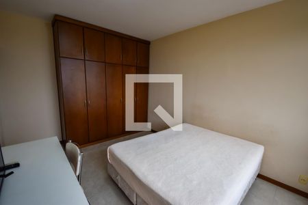 Apartamento à venda com 200m², 4 quartos e 3 vagas Apartamento à venda com 200m², 4 quartos e 3 vagasQuarto 2 - Suíte