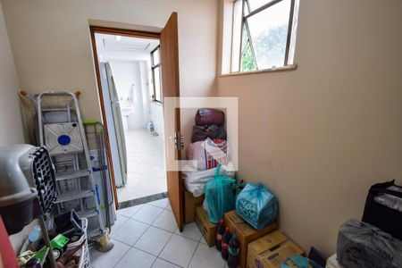 Apartamento à venda com 200m², 4 quartos e 3 vagas Apartamento à venda com 200m², 4 quartos e 3 vagasQuarto de Serviço