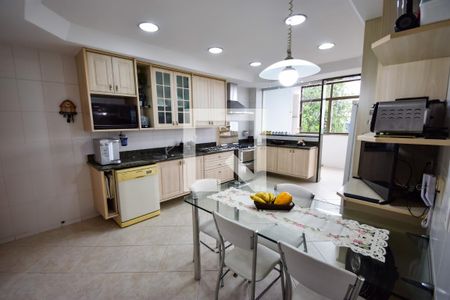 Apartamento à venda com 200m², 4 quartos e 3 vagas Apartamento à venda com 200m², 4 quartos e 3 vagasCozinha