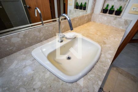 Apartamento à venda com 200m², 4 quartos e 3 vagas Apartamento à venda com 200m², 4 quartos e 3 vagasBanheiro do Quarto 3 - Suíte Master