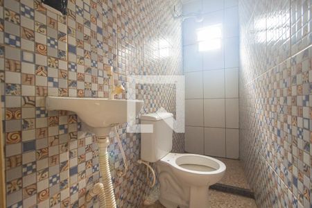 Casa para alugar com 50m², 1 quarto e 1 vaga Casa para alugar com 50m², 1 quarto e 1 vagaDetalhe do Banheiro