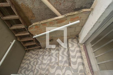 Casa para alugar com 50m², 1 quarto e 1 vaga Casa para alugar com 50m², 1 quarto e 1 vagaEscada