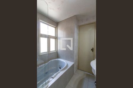 Apartamento à venda com 71m², 2 quartos e 2 vagasBanheiro da Suíte