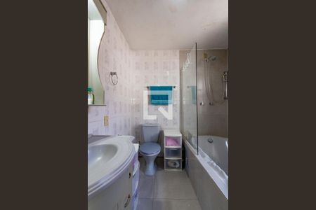 Apartamento à venda com 71m², 2 quartos e 2 vagasBanheiro da Suíte