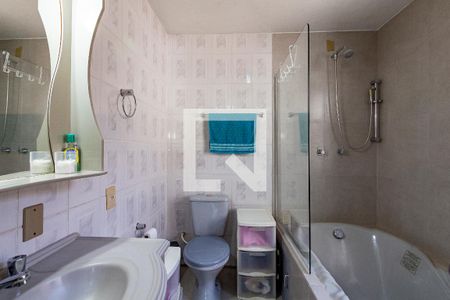 Apartamento à venda com 71m², 2 quartos e 2 vagasBanheiro da Suíte