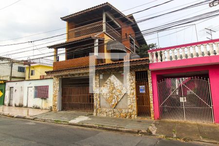 Casa à venda com 149m², 3 quartos e 3 vagas Casa à venda com 149m², 3 quartos e 3 vagasFachada + Plaquinha