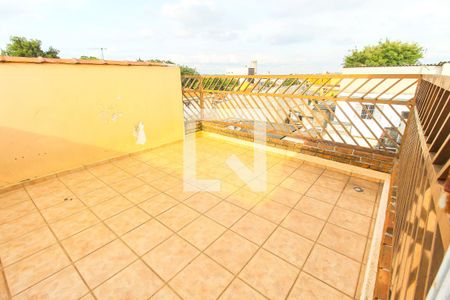 Casa à venda com 149m², 3 quartos e 3 vagas Casa à venda com 149m², 3 quartos e 3 vagasVaranda