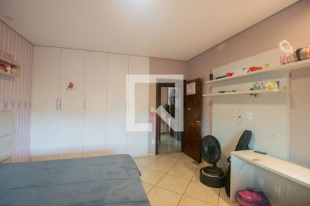 Casa à venda com 370m², 3 quartos e 5 vagas Casa à venda com 370m², 3 quartos e 5 vagasQuarto