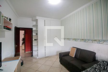Casa à venda com 370m², 3 quartos e 5 vagas Casa à venda com 370m², 3 quartos e 5 vagasSala