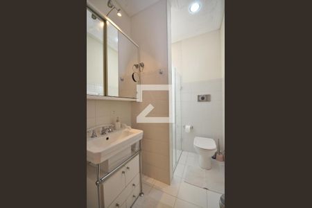 Casa à venda com 378m², 4 quartos e 8 vagasBanheiro da Suíte 3