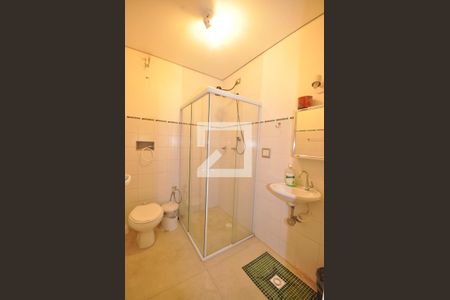 Casa à venda com 378m², 4 quartos e 8 vagasBanheiro de Serviço