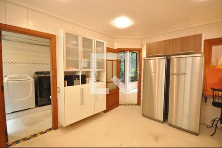 Casa à venda com 378m², 4 quartos e 8 vagasCozinha