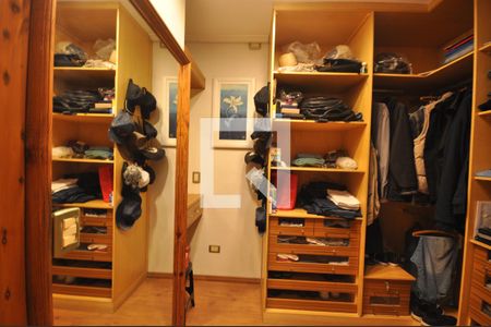 Casa à venda com 378m², 4 quartos e 8 vagasCloset da Suíte Master