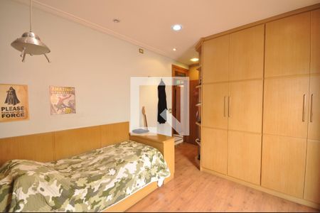 Casa à venda com 378m², 4 quartos e 8 vagasSuíte 3