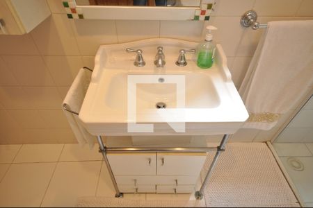 Casa à venda com 378m², 4 quartos e 8 vagasBanheiro da Suíte Master