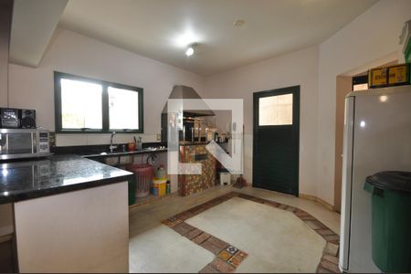 Casa à venda com 378m², 4 quartos e 8 vagasChurrasqueira