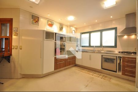 Casa à venda com 378m², 4 quartos e 8 vagasCozinha