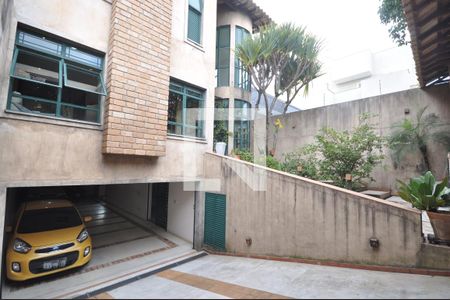 Casa à venda com 378m², 4 quartos e 8 vagasQuintal