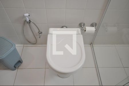 Casa à venda com 378m², 4 quartos e 8 vagasBanheiro da Suíte 2